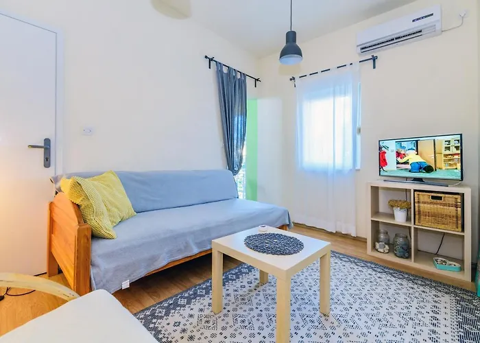 With Parking Space - 18338 扎达尔